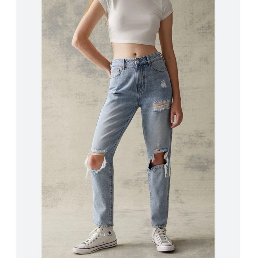 PacSun Eco Light Blue Denim Distressed Mom Cropped Jeans Women’s Size 27